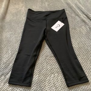 Zyia 17” Capris Light n Tights